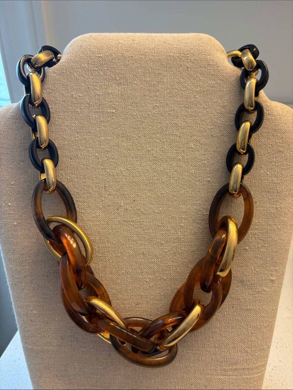 Banana Republic Chunky Tortoiseshell and Gold Link Necklace